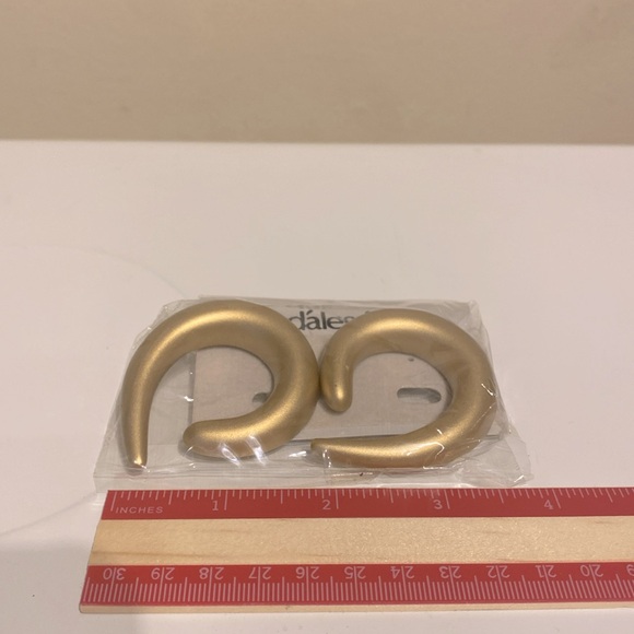 Vintage Dalessio Matte Gold Tone Abstract Geometric Swirl Pierced Earrings NEW - Picture 4 of 5